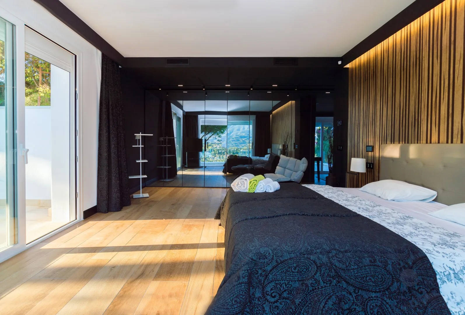 Villa · Marbella · (300-00827P)