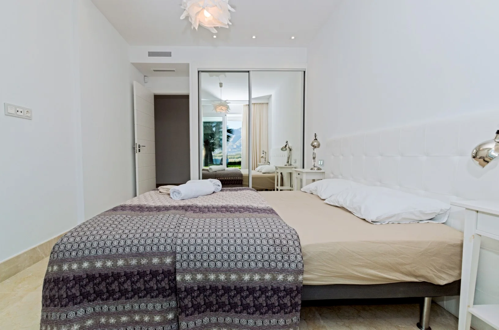Villa · Marbella · (300-00827P)