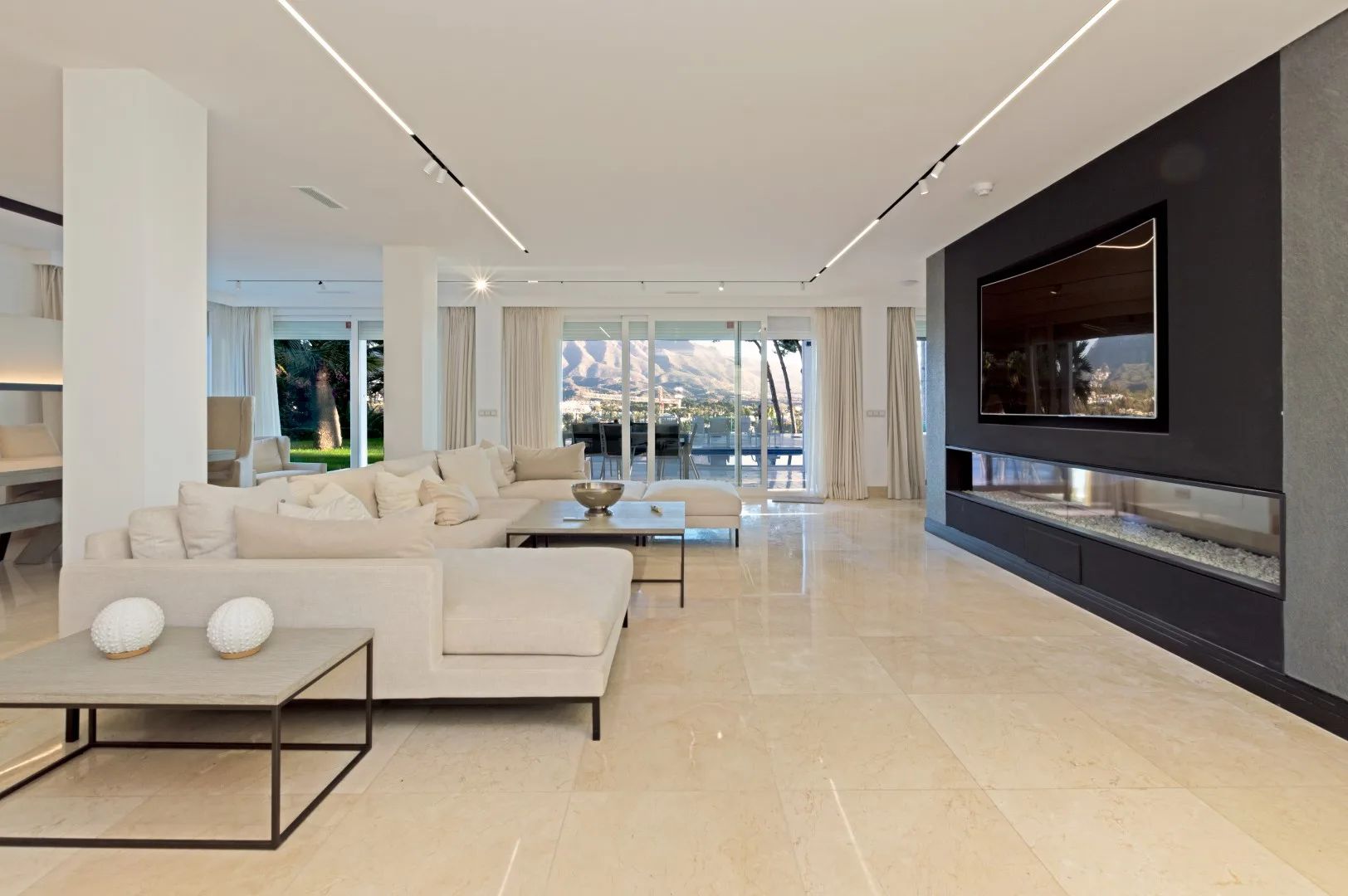 Villa · Marbella · (300-00827P)