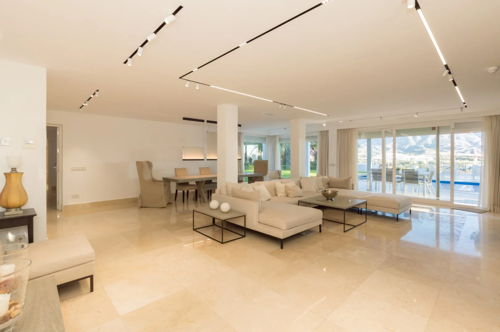Villa · Marbella · (300-00827P)