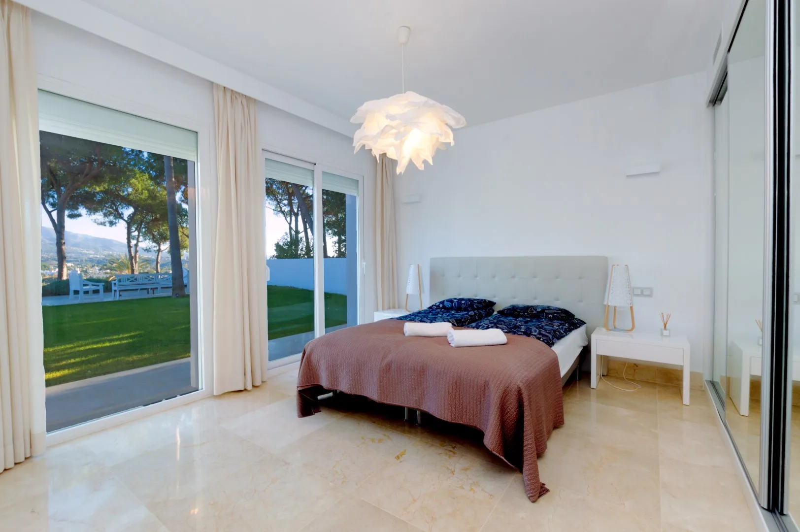 Villa · Marbella · (300-00827P)