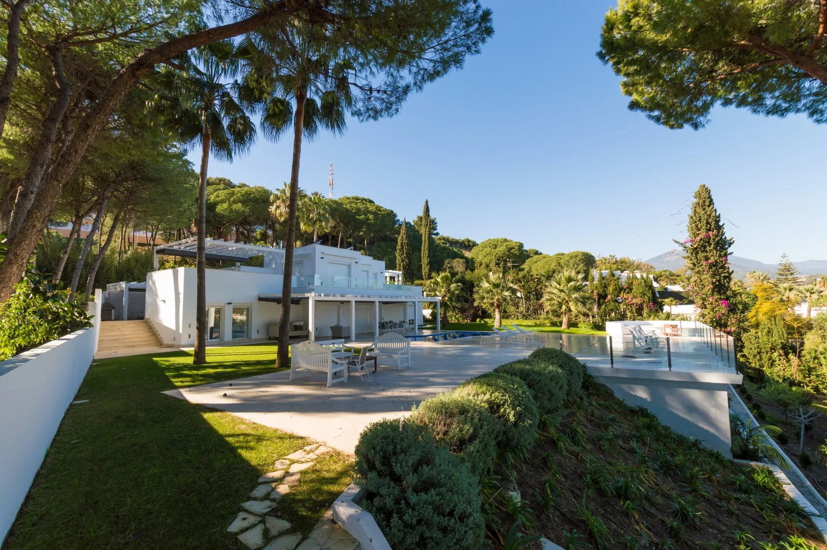 Villa · Marbella · (300-00827P)
