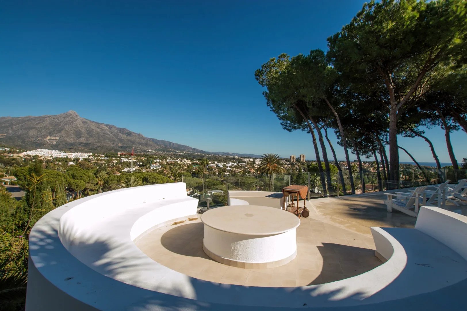Villa · Marbella · (300-00827P)