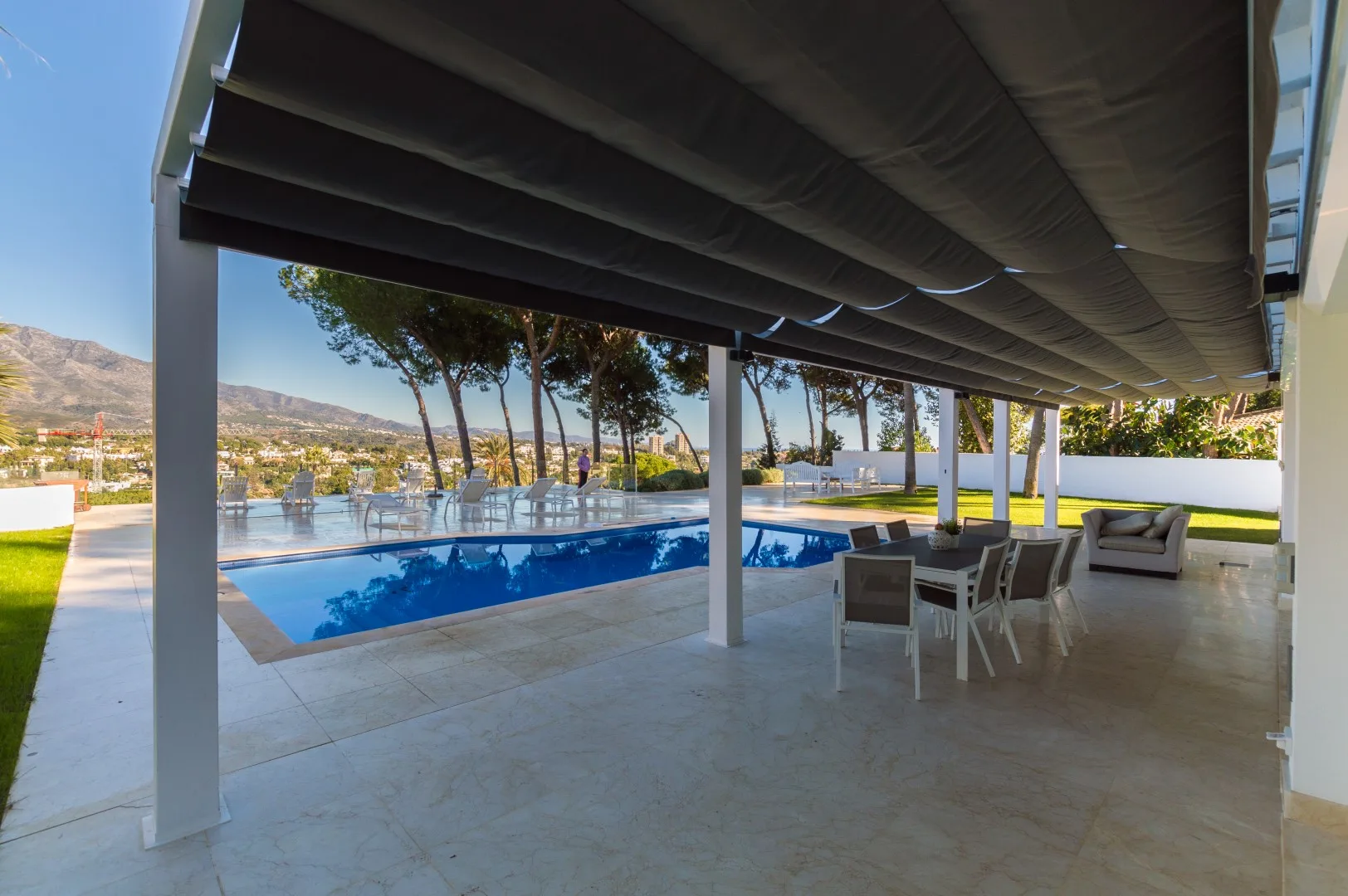 Villa · Marbella · (300-00827P)