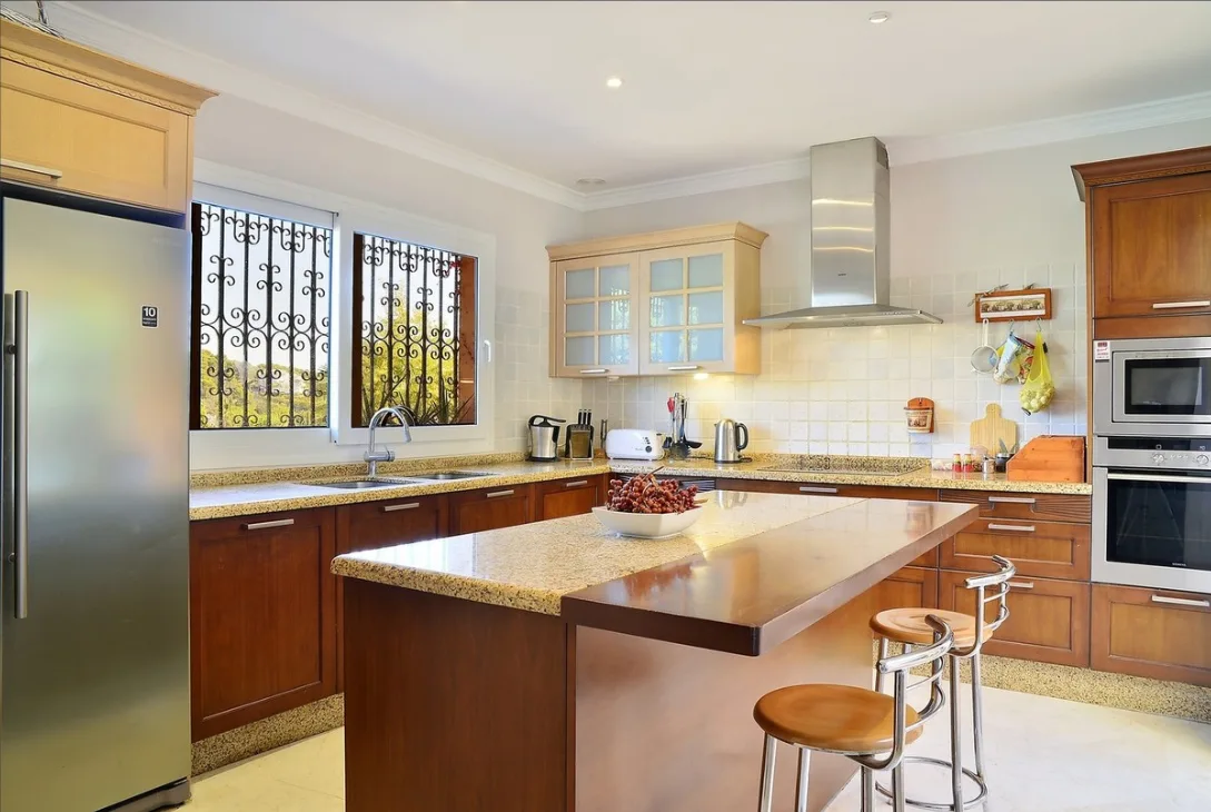 Villa · Marbella · (300-00946P)