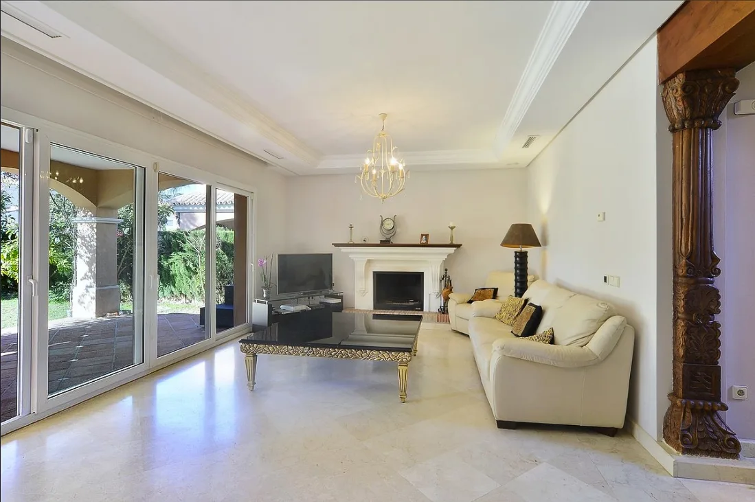 Villa · Marbella · (300-00946P)