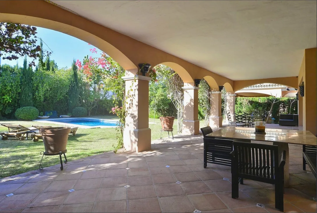 Villa · Marbella · (300-00946P)