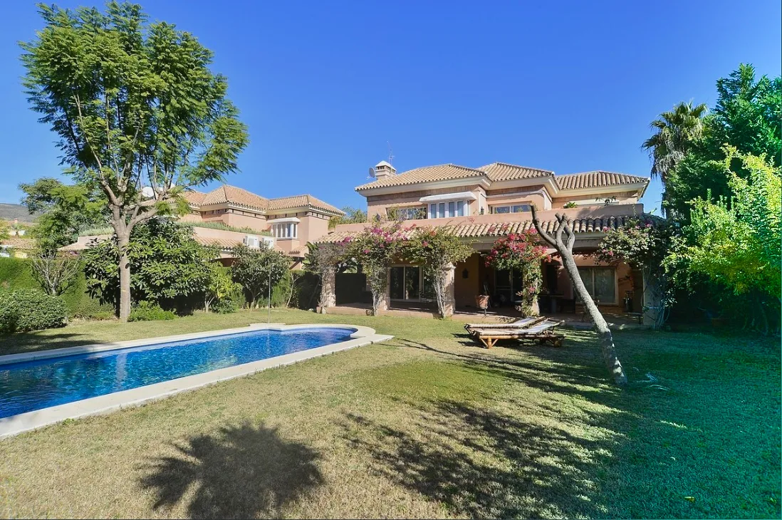 Villa · Marbella · (300-00946P)