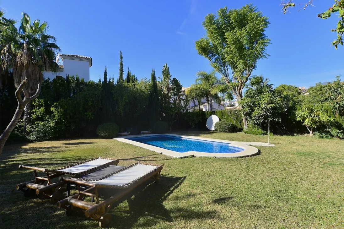 Villa · Marbella · (300-00946P)