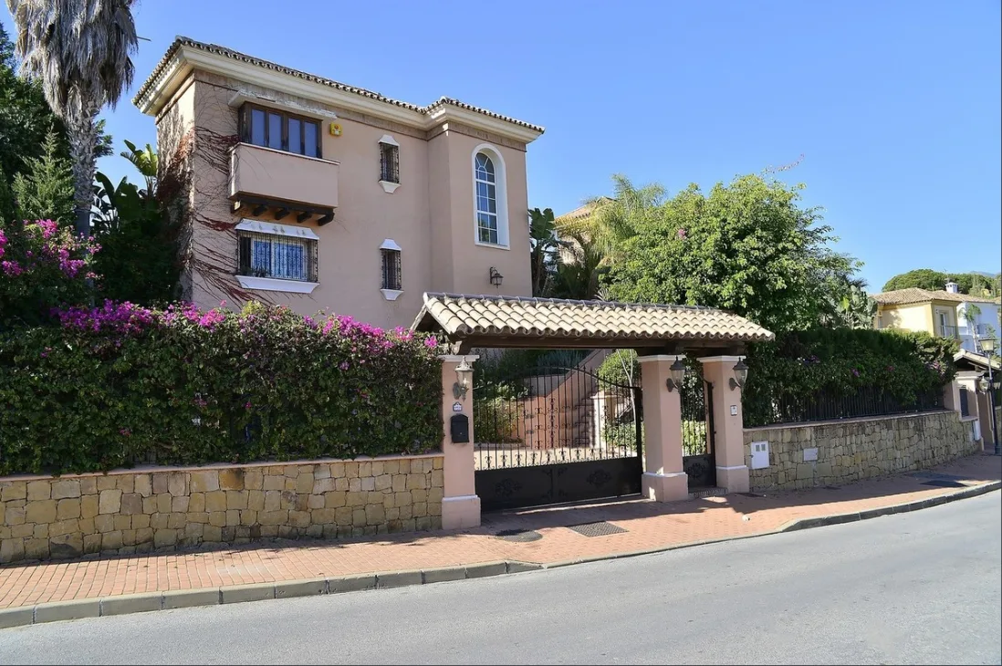 Villa · Marbella · (300-00946P)
