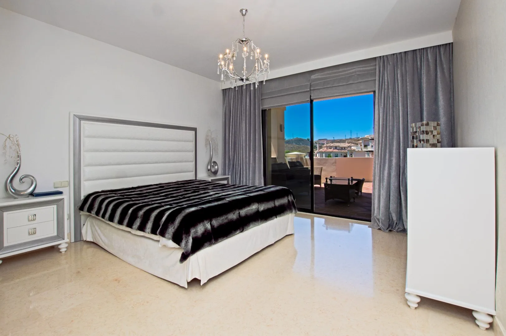 Apartment · Benahavis · (300-00965P)