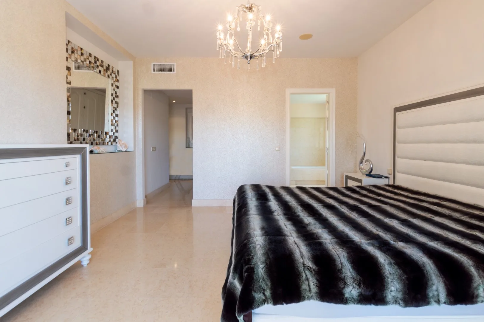 Apartment · Benahavis · (300-00965P)